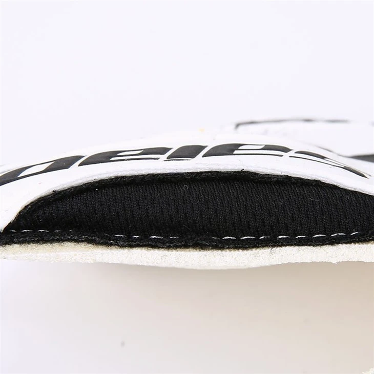 Adult Goalkeeper Gloves4